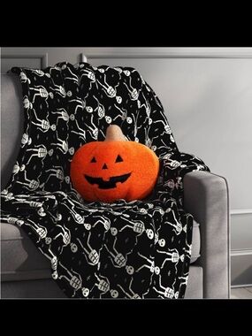 Hyde & EEK! Boutique Halloween Skeleton Printed Throw Blanket 60" x 50”